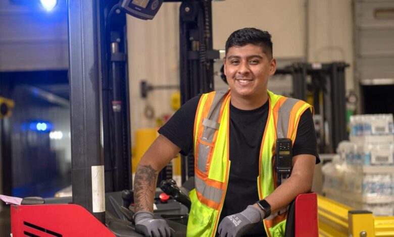 Warehouse associate job description template