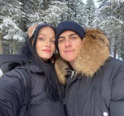 A selfie of paulo dybala and his partner oriana sabatini