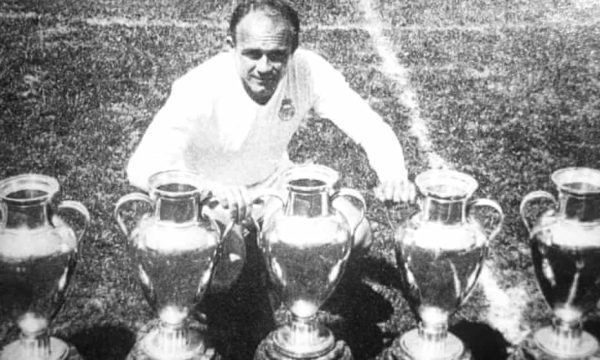 Alfredo di stefano is among the best right footed players in football history
