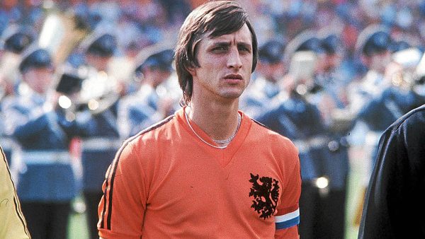 Johan cruyff is among the best right footed players in football history