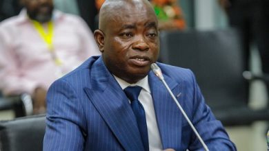 Govt praises traders for price reductions as cedi strengthens