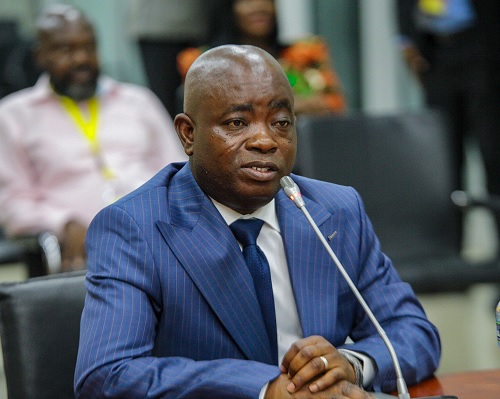Govt praises traders for price reductions as cedi strengthens